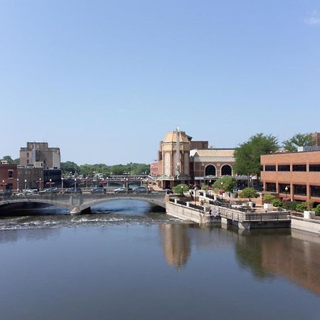 Hometowne Studios By Red Roof And Conference Center Chicago - N Aurora Naperville North Aurora المظهر الخارجي الصورة