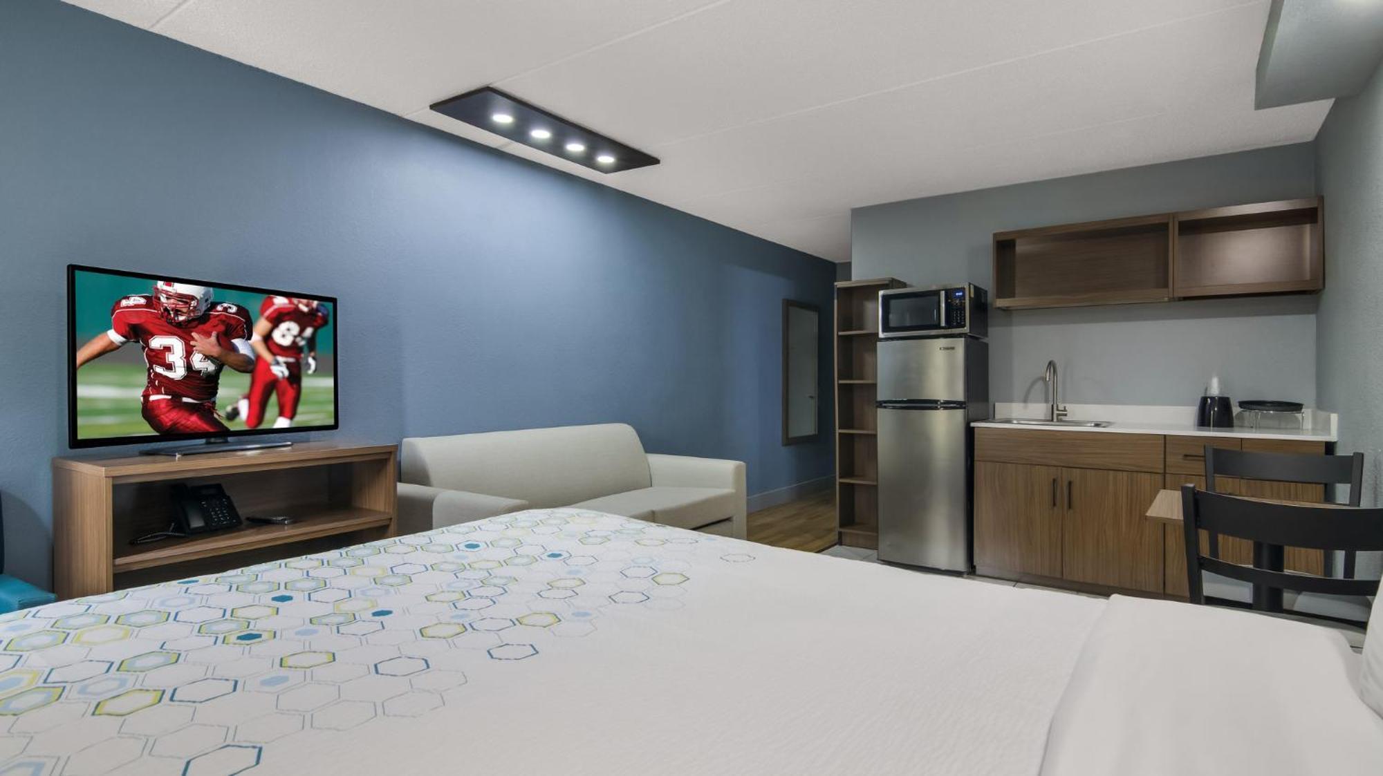 Hometowne Studios By Red Roof And Conference Center Chicago - N Aurora Naperville North Aurora المظهر الخارجي الصورة