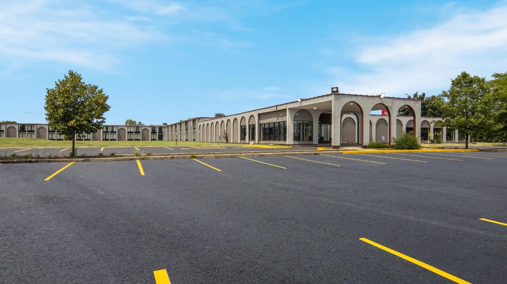 Hometowne Studios By Red Roof And Conference Center Chicago - N Aurora Naperville North Aurora المظهر الخارجي الصورة