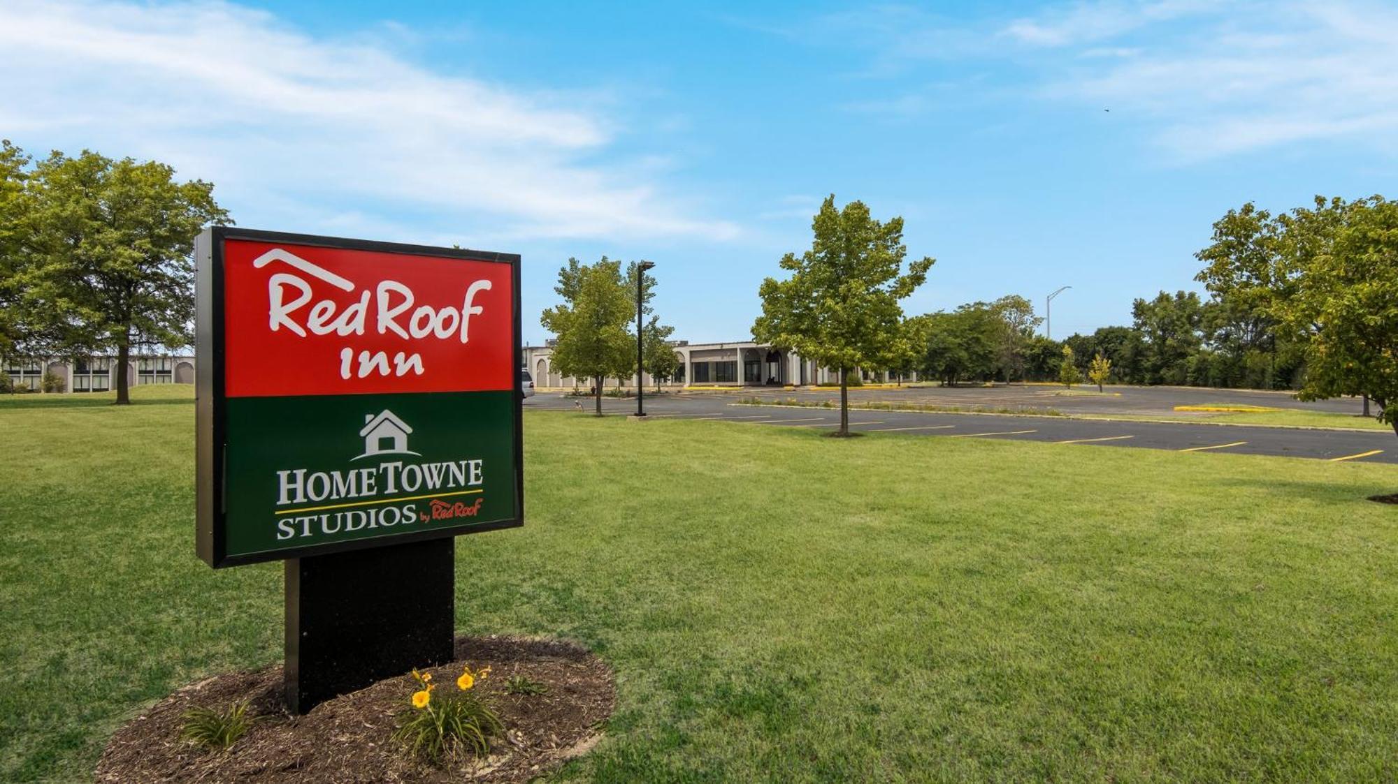 Hometowne Studios By Red Roof And Conference Center Chicago - N Aurora Naperville North Aurora المظهر الخارجي الصورة